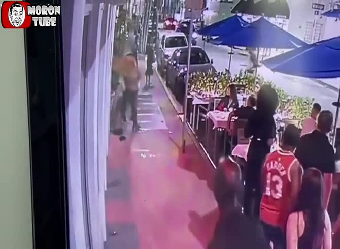 Video :A colossus is attacked by an enraged lady, who pays a heavy price